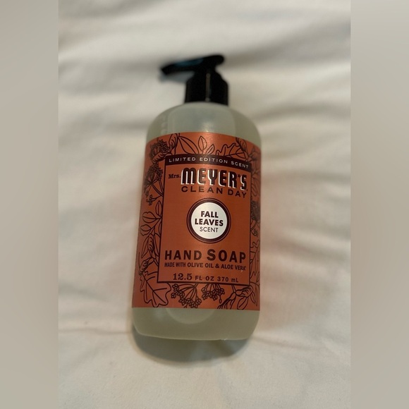 mrs.meyers Other - Mrs. Meyers fall leaves hand soap